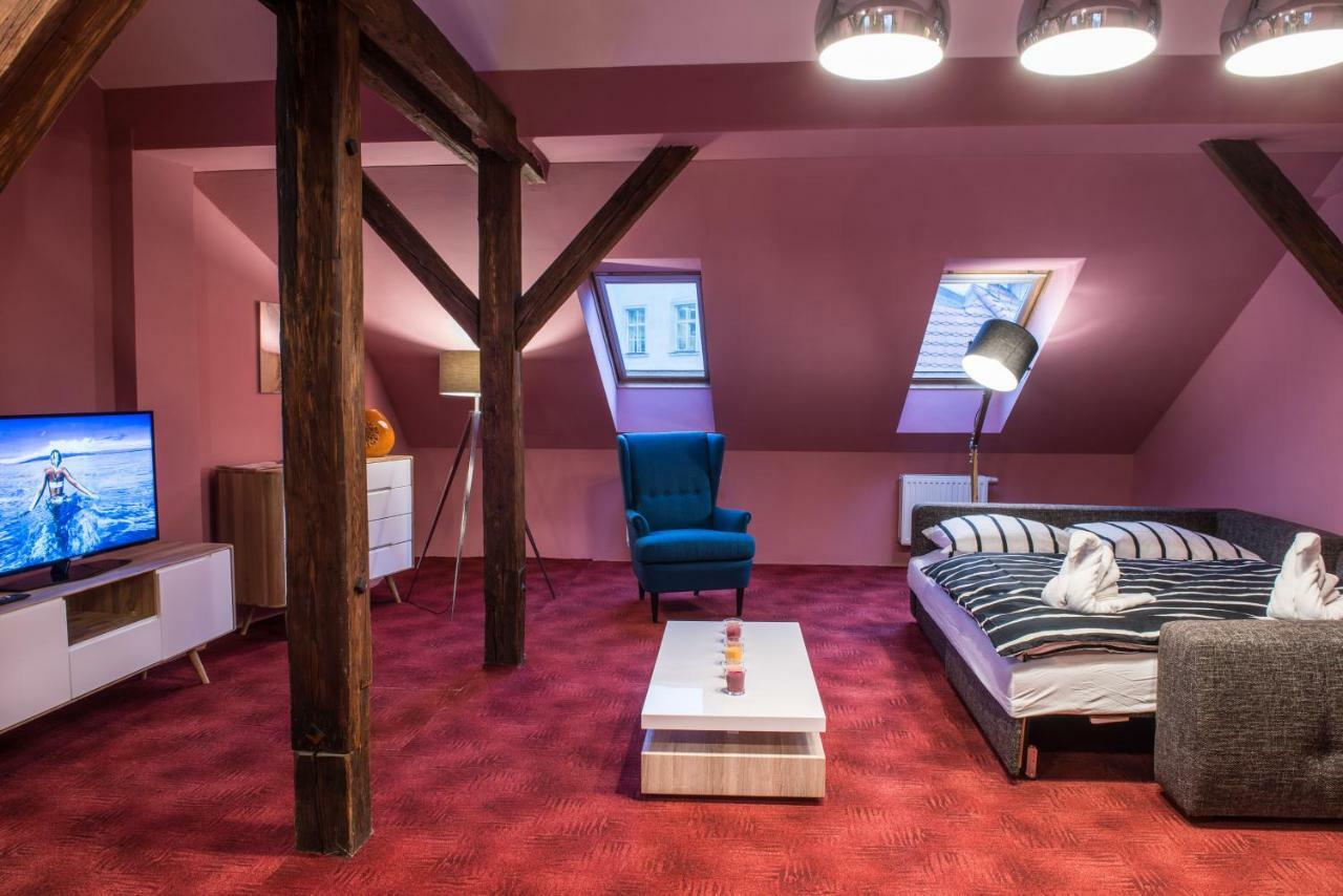 Spacious And Quiet Attic Flat In Centre Praga Exterior foto