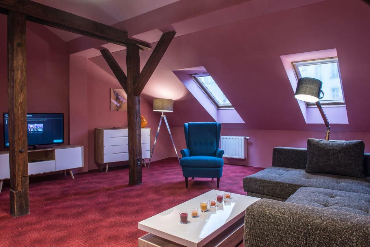 Spacious And Quiet Attic Flat In Centre Praga Exterior foto